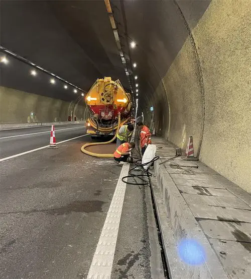 鄂尔多斯隧道排水渠清淤